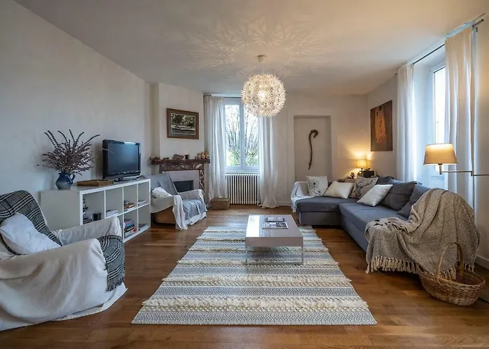 Bright Airy Spacious Apartment